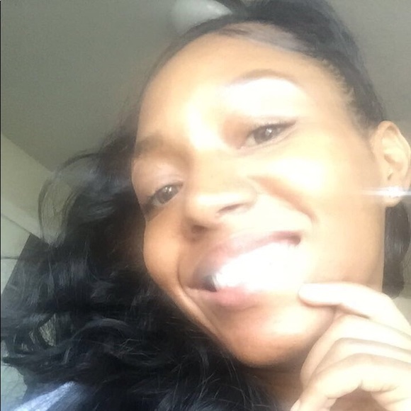 Meet Your Posher, Canisha - Picture 4 of 6